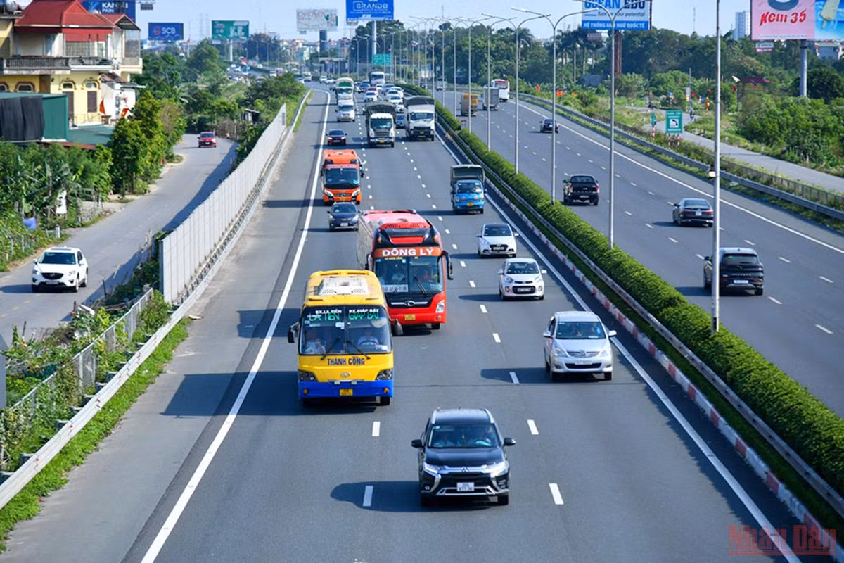 Người dân trở lại Thủ đô sau kỳ nghỉ lễ -1