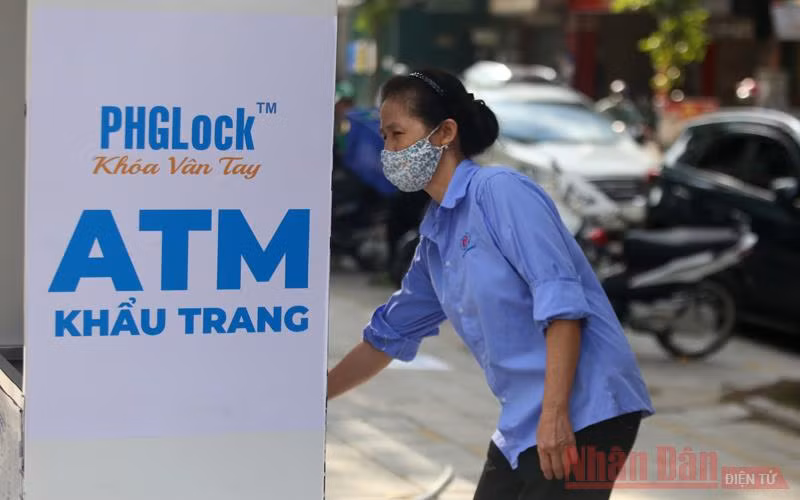 Trao tặng hơn 170 nghìn khẩu trang y tế, chung tay đẩy lùi đại dịch -0