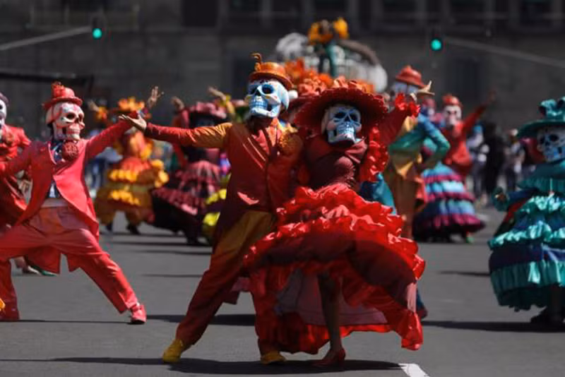 “Ngày của người chết” quay trở lại trên đường phố Mexico -1