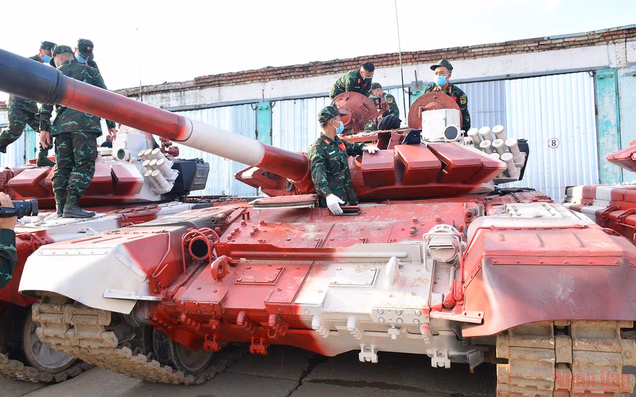Cận cảnh 4 chiếc xe tăng màu đỏ của đội tuyển Việt Nam tại Army Games 2021 -0
