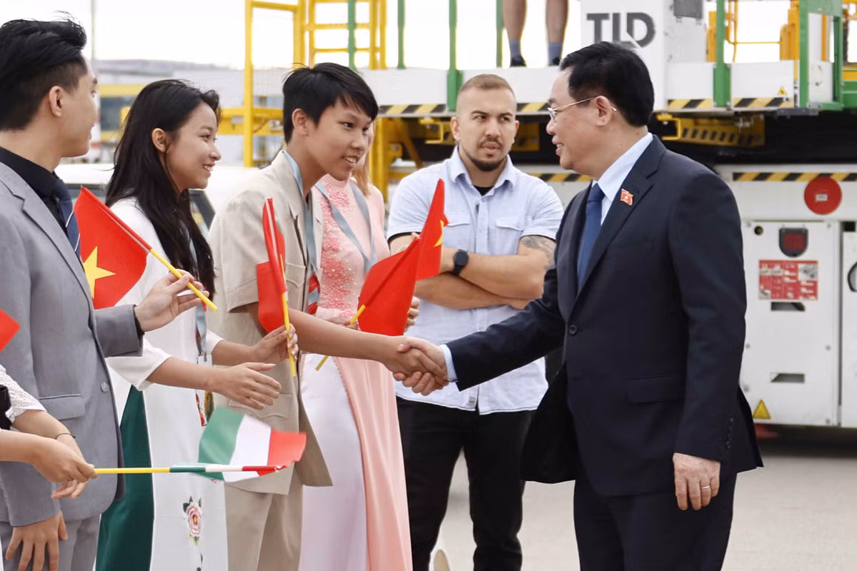 Chủ tịch Quốc hội Vương Đình Huệ thăm chính thức Hungary -0