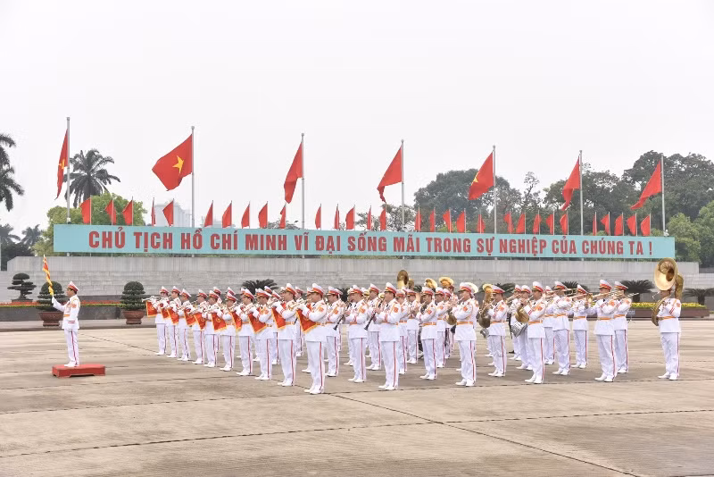 Đại biểu Quốc hội dự kỳ họp thứ 11 vào Lăng viếng Chủ tịch Hồ Chí Minh -0