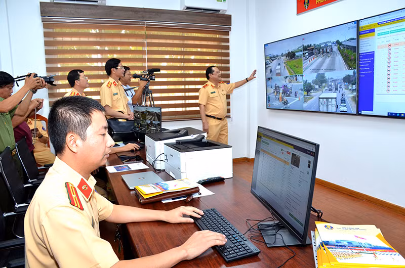 Giám sát, xử lý vi phạm TTATGT trên tuyến Quốc lộ 1A bằng hệ thống camera -0