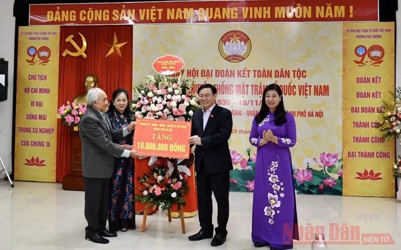 Bí thư Thành ủy Hà Nội dự Ngày hội đại đoàn kết toàn dân tộc tại quận Tây Hồ -0