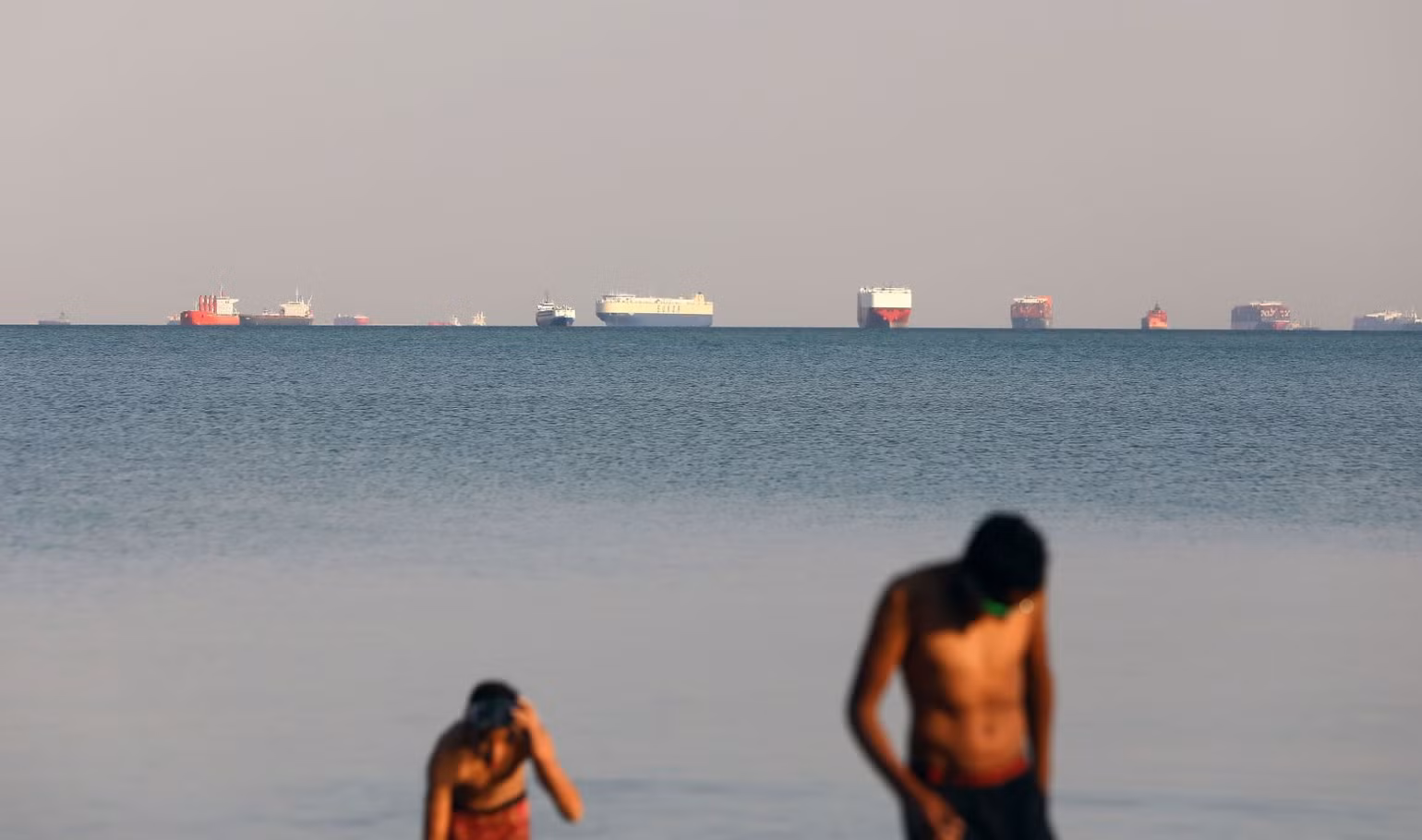 Toàn cảnh vụ tàu mắc kẹt trên kênh đào Suez -0