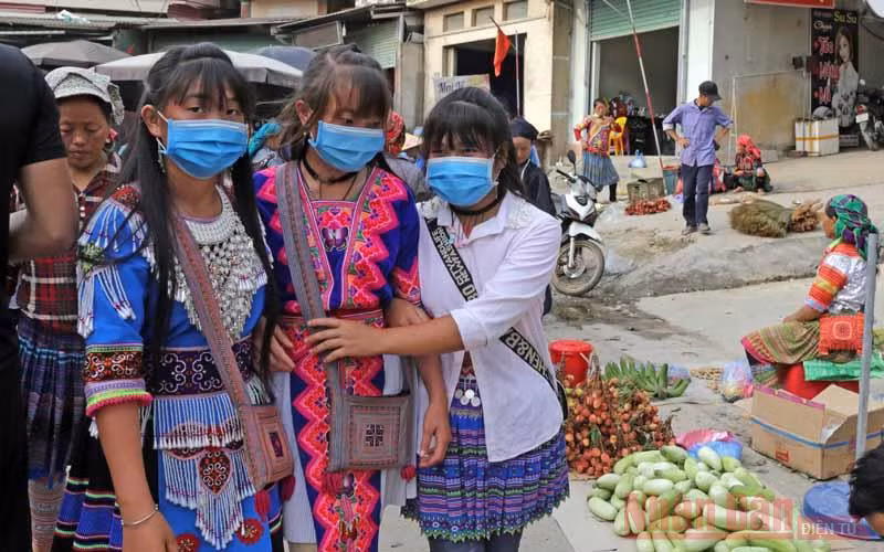Lôi cuốn Chợ phiên Cốc Pài -0