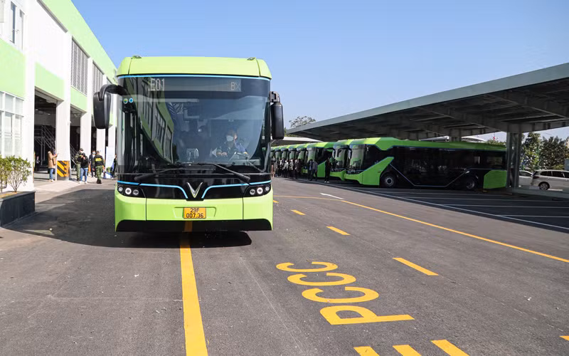 Hà Nội chính thức đưa vào khai thác tuyến xe bus điện đầu tiên -0