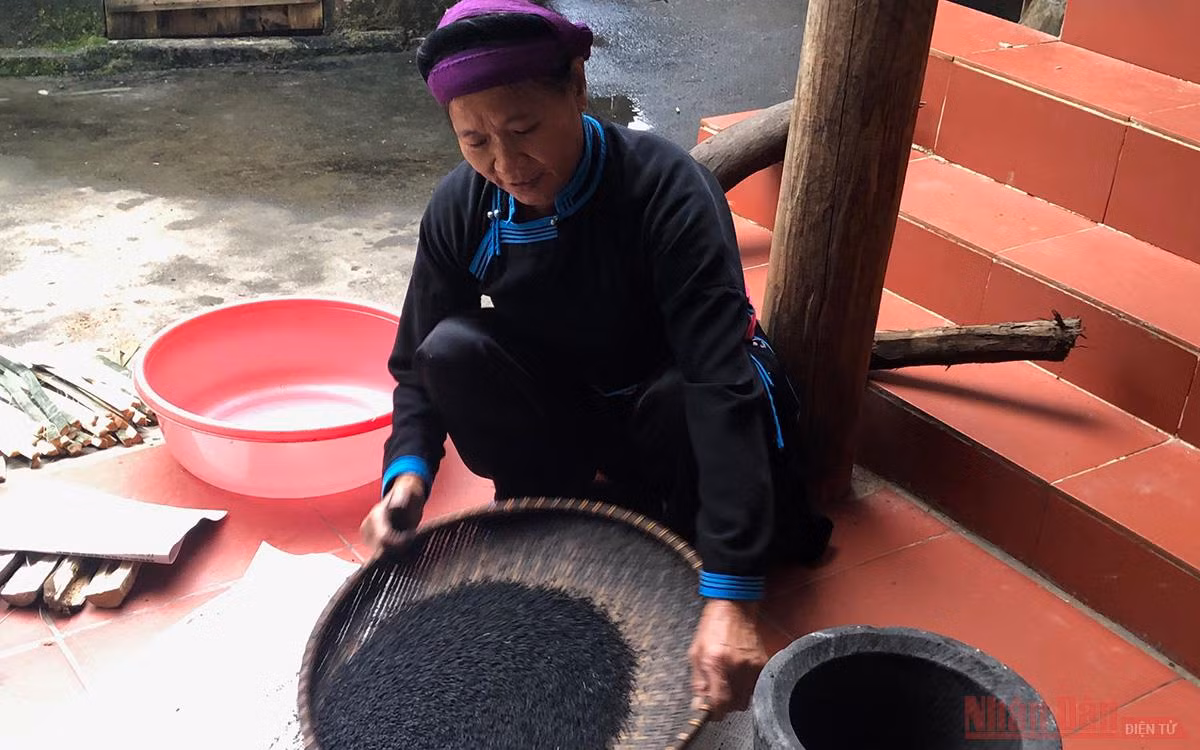 Độc đáo bánh chưng đen Na Kim -0