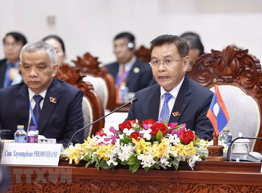 Chủ tịch Quốc hội Vương Đình Huệ hội đàm với Chủ tịch Quốc hội Lào -8