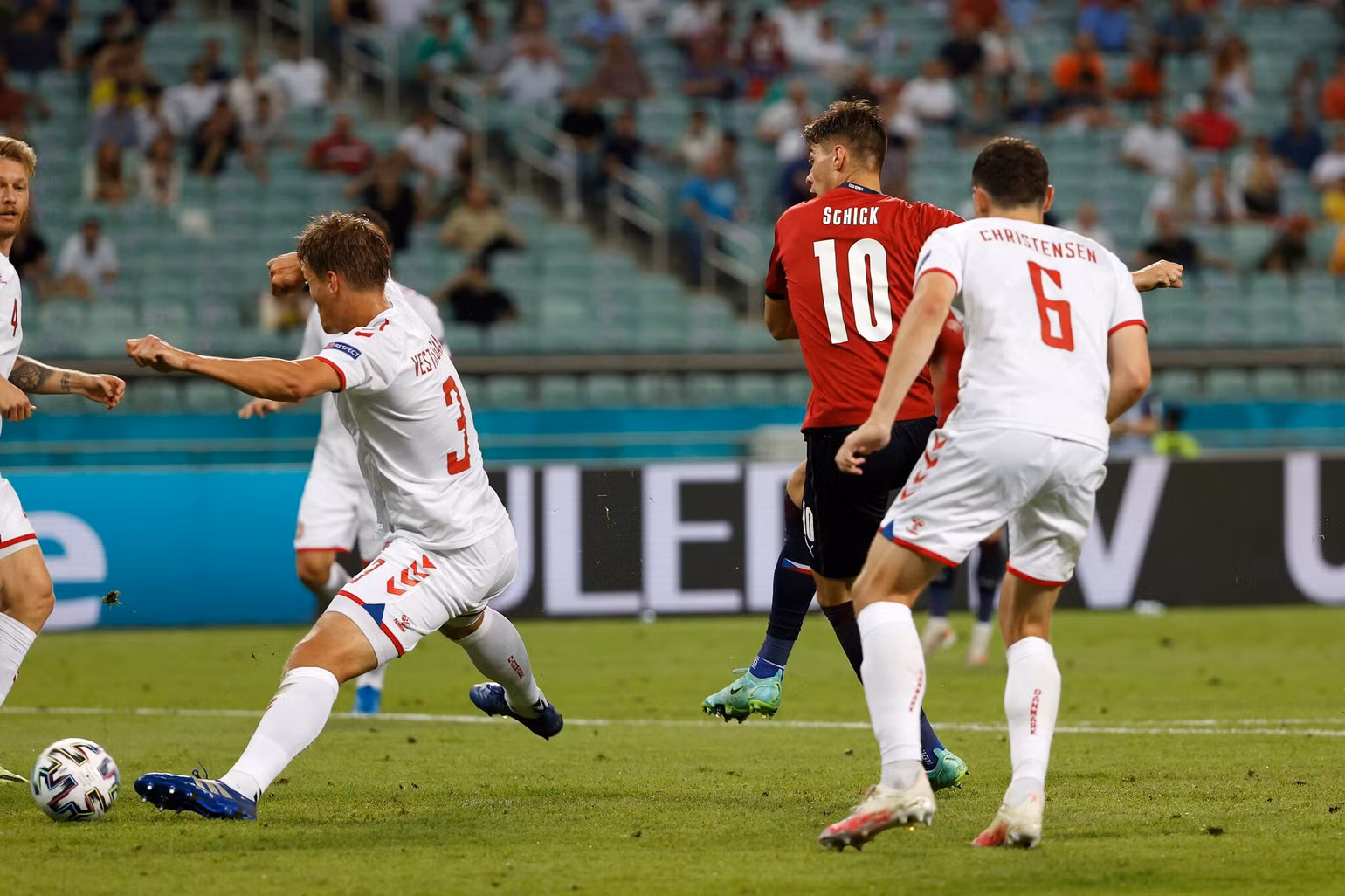 Những hình ảnh ấn tượng tại tứ kết EURO 2020 -0