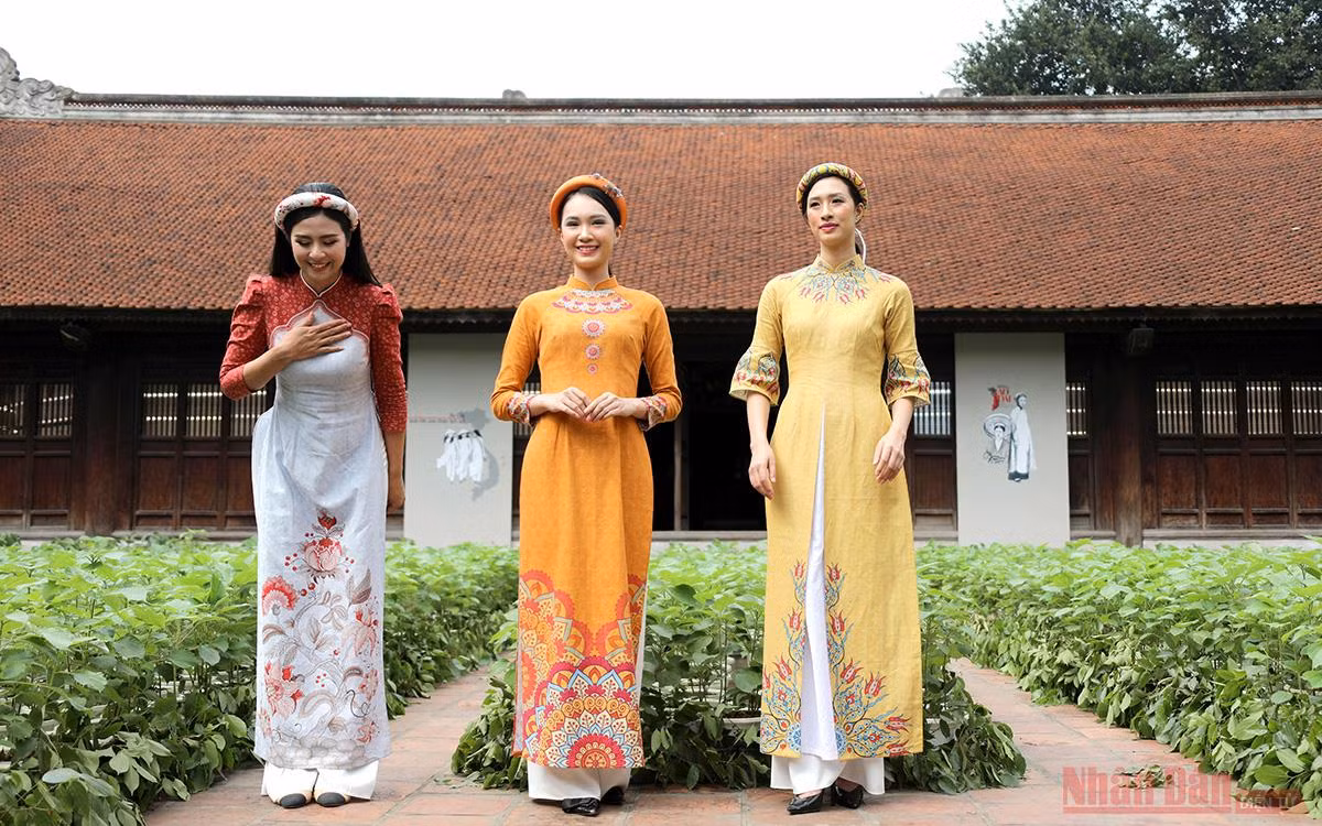 Áo dài “kể chuyện” bốn phương -0