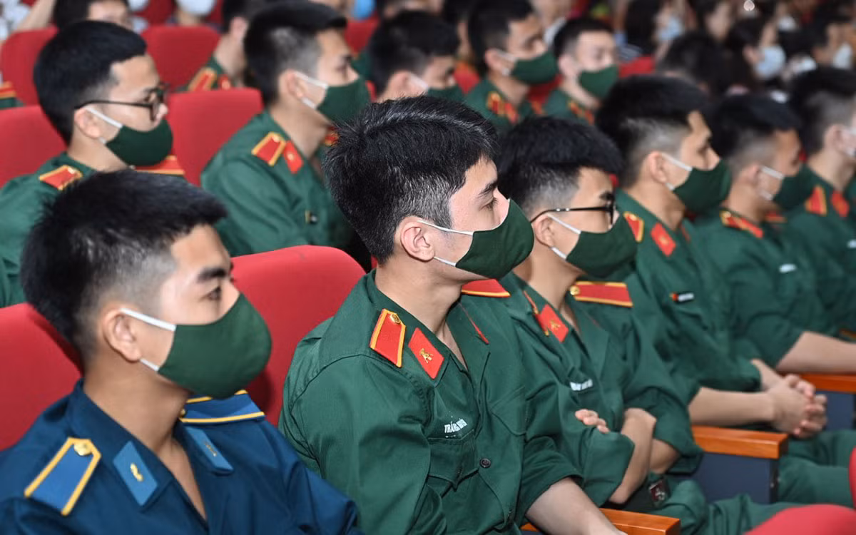 Đông đảo khán giả tham dự chương trình nghệ thuật “Chung một dòng sông” -0