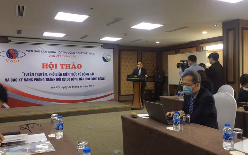 Các nhà khoa học chia sẻ kỹ năng phòng tránh rủi ro động đất cho cộng đồng -0