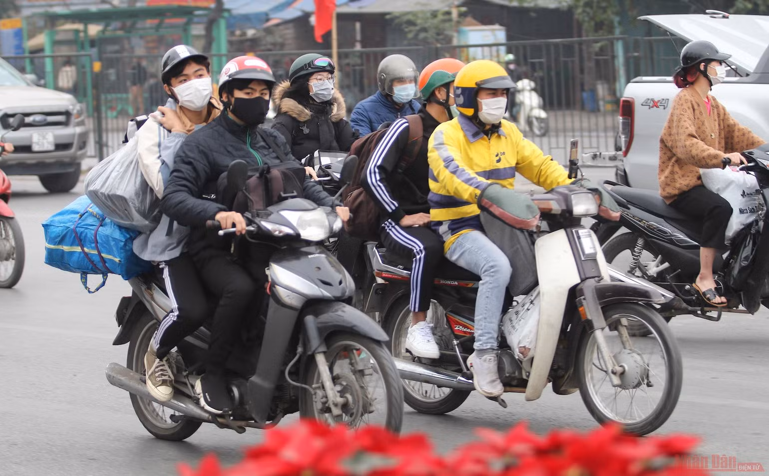 Học sinh, sinh viên “nghỉ Tết sớm”, bến xe tăng cường biện pháp phòng Covid-19 -0