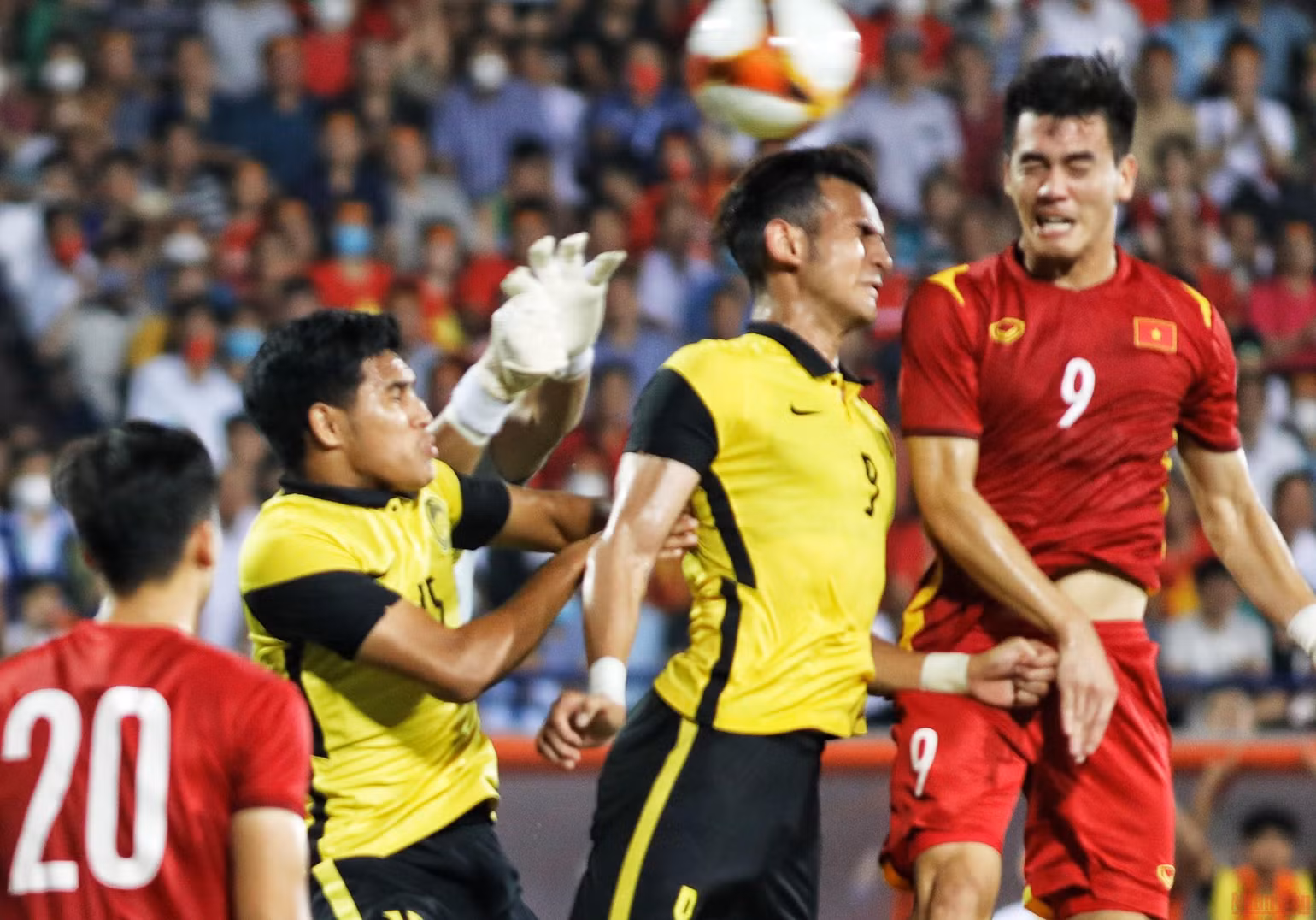 Những pha bóng hấp dẫn trong chiến thắng bán kết đầy cảm xúc của U23 Việt Nam -0