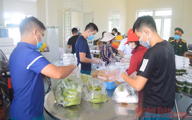 Quảng Ngãi đón 341 người dân trở về từ tâm dịch Đà Nẵng -3
