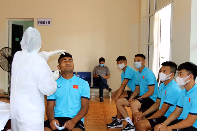 ĐT U22 Việt Nam lấy mẫu xét nghiệm RT-PCR trong ngày đầu hội quân -0