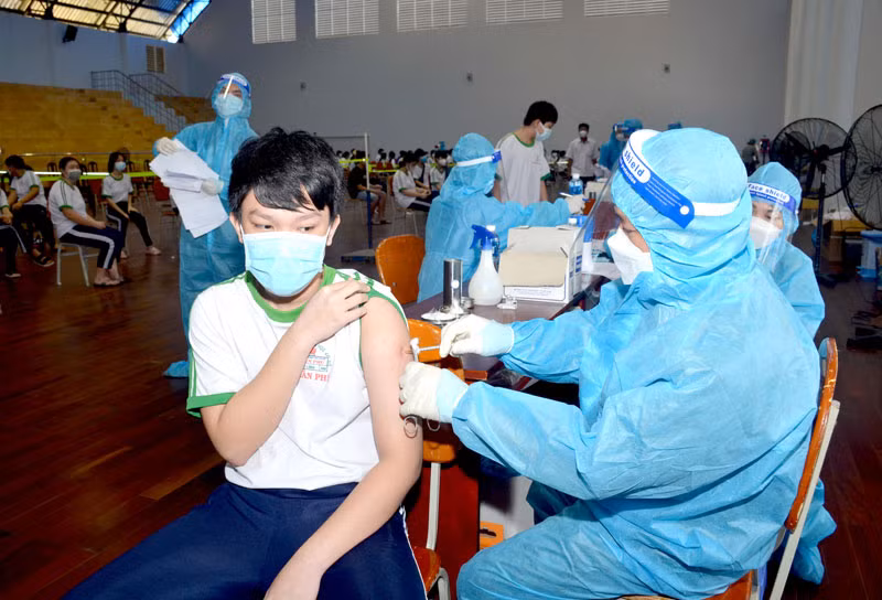 Bình Thuận tiêm vaccine phòng Covid-19 cho trẻ từ 12-17 tuổi -0