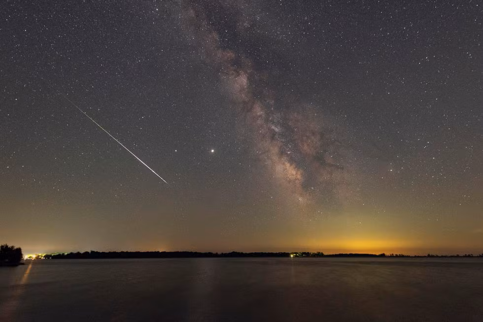 Hình ảnh tỏa sáng của mưa sao băng Perseid 2020 -0