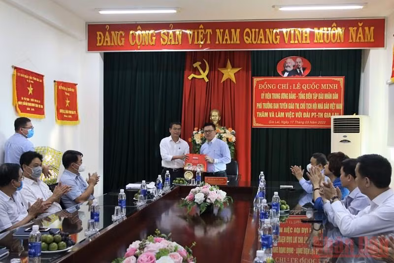 Đoàn công tác Báo Nhân Dân làm việc tại tỉnh Gia Lai -0