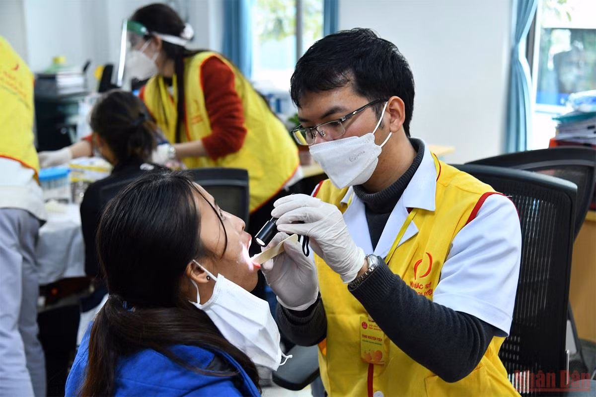 Khám bệnh nhân đạo, cấp thuốc miễn phí cho thanh thiếu niên có hoàn cảnh đặc biệt khó khăn -0