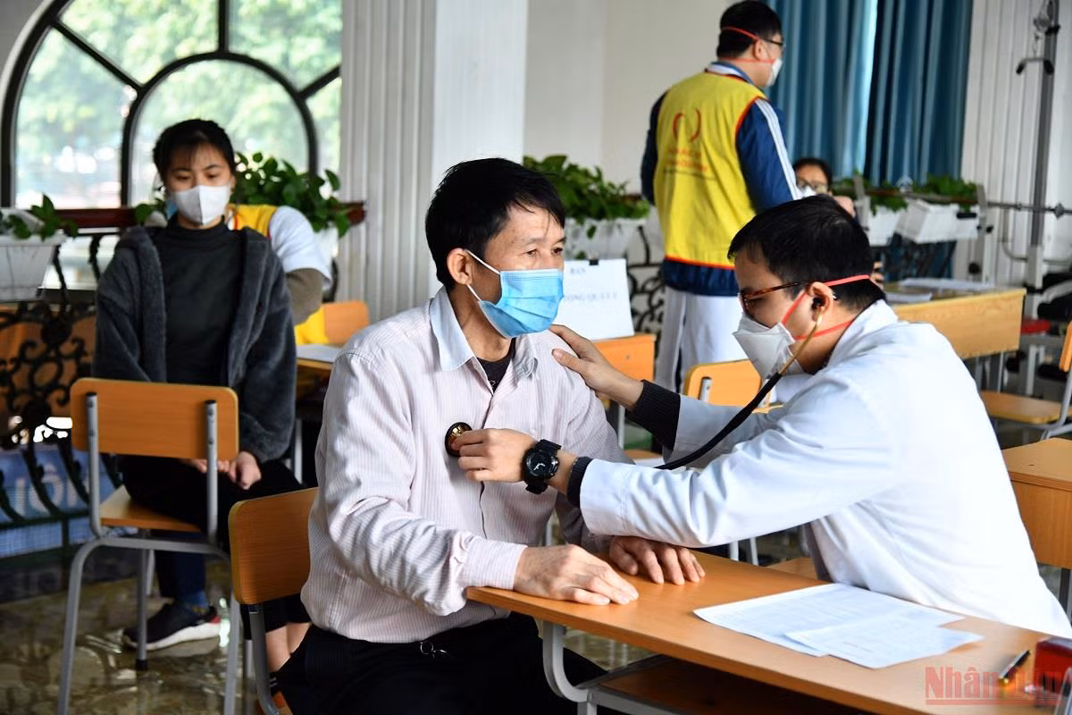 Khám bệnh nhân đạo, cấp thuốc miễn phí cho thanh thiếu niên có hoàn cảnh đặc biệt khó khăn -0
