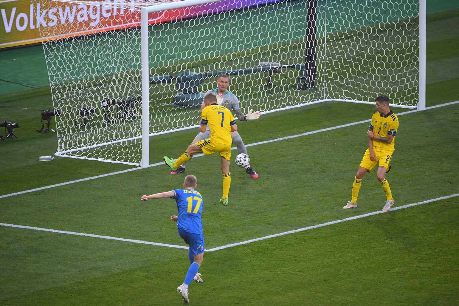 Bàn thắng “vàng” phút 120 đưa Ukraine vào tứ kết Euro 2020 -0