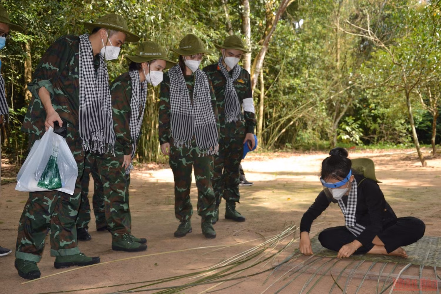 Về vùng đất thép Củ Chi -0