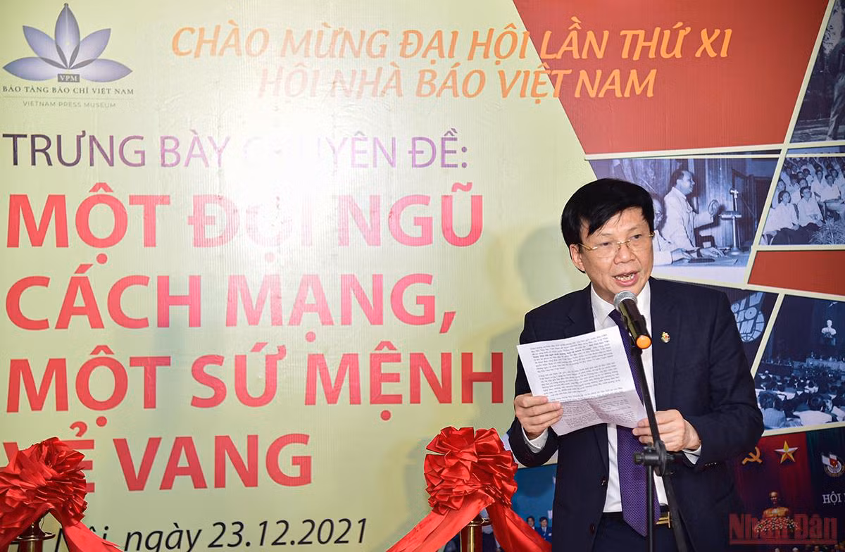 Trưng bày chuyên đề “Một đội ngũ cách mạng, một sứ mệnh vẻ vang” -0