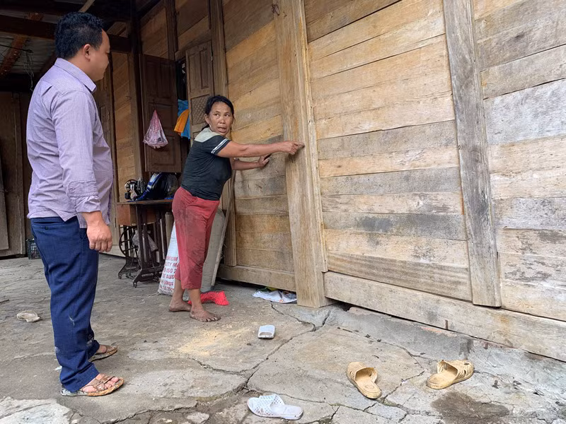 Sớm di chuyển người dân bản Ma Sang khỏi vùng nguy cơ sạt lở ảnh 3 Sớm di chuyển người dân Ma Sang khỏi vùng nguy cơ sạt lở -0