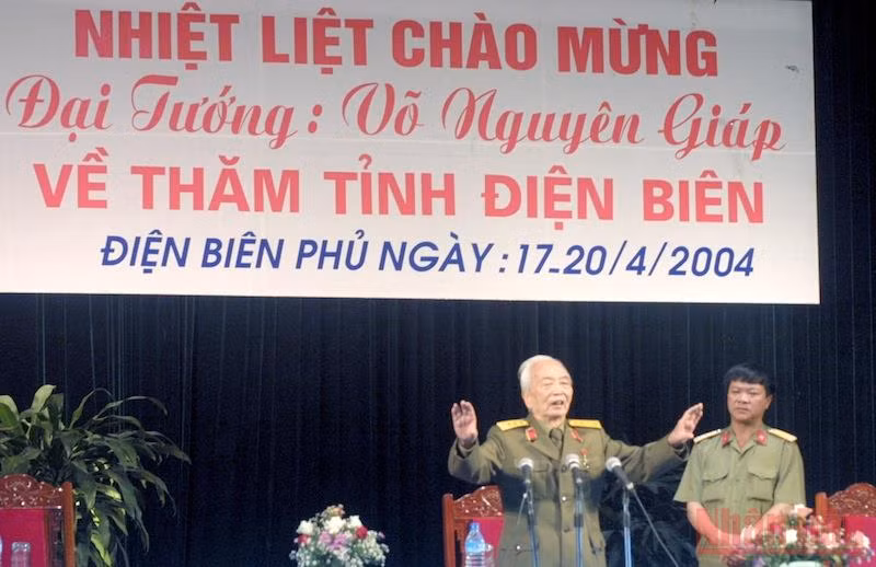 Đại tướng về thăm lại chiến trường xưa -0