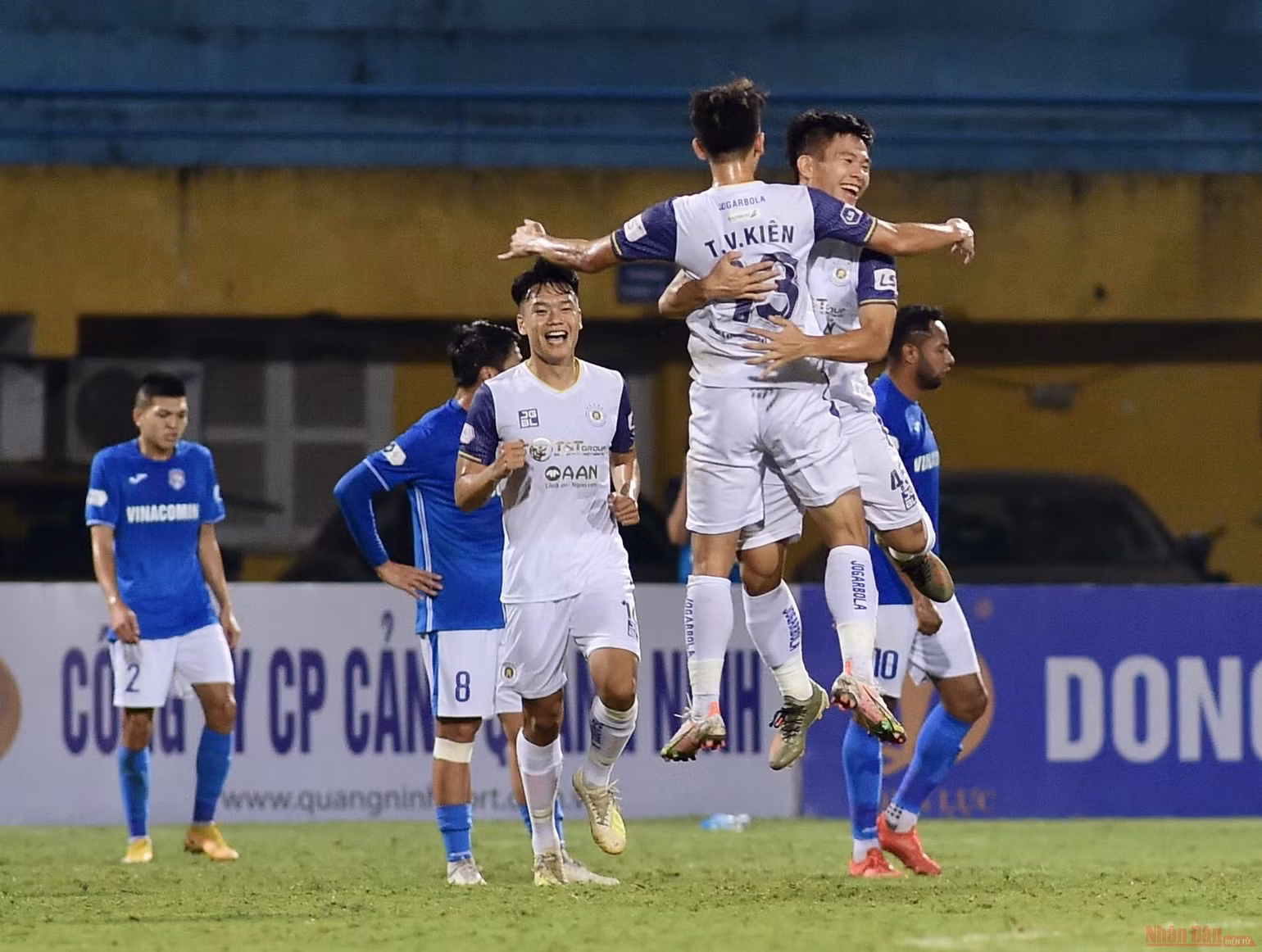 Hà Nội trở lại thăng hoa, Sài Gòn thắng tối thiểu Hà Tĩnh -0