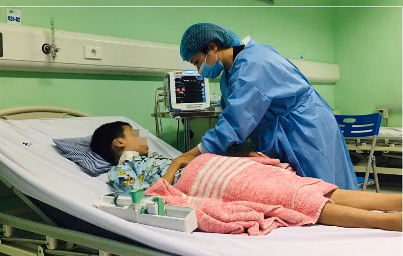 Bệnh nhi suy thận cuối, có đột biến gen WT1 được ghép thận thành công -0