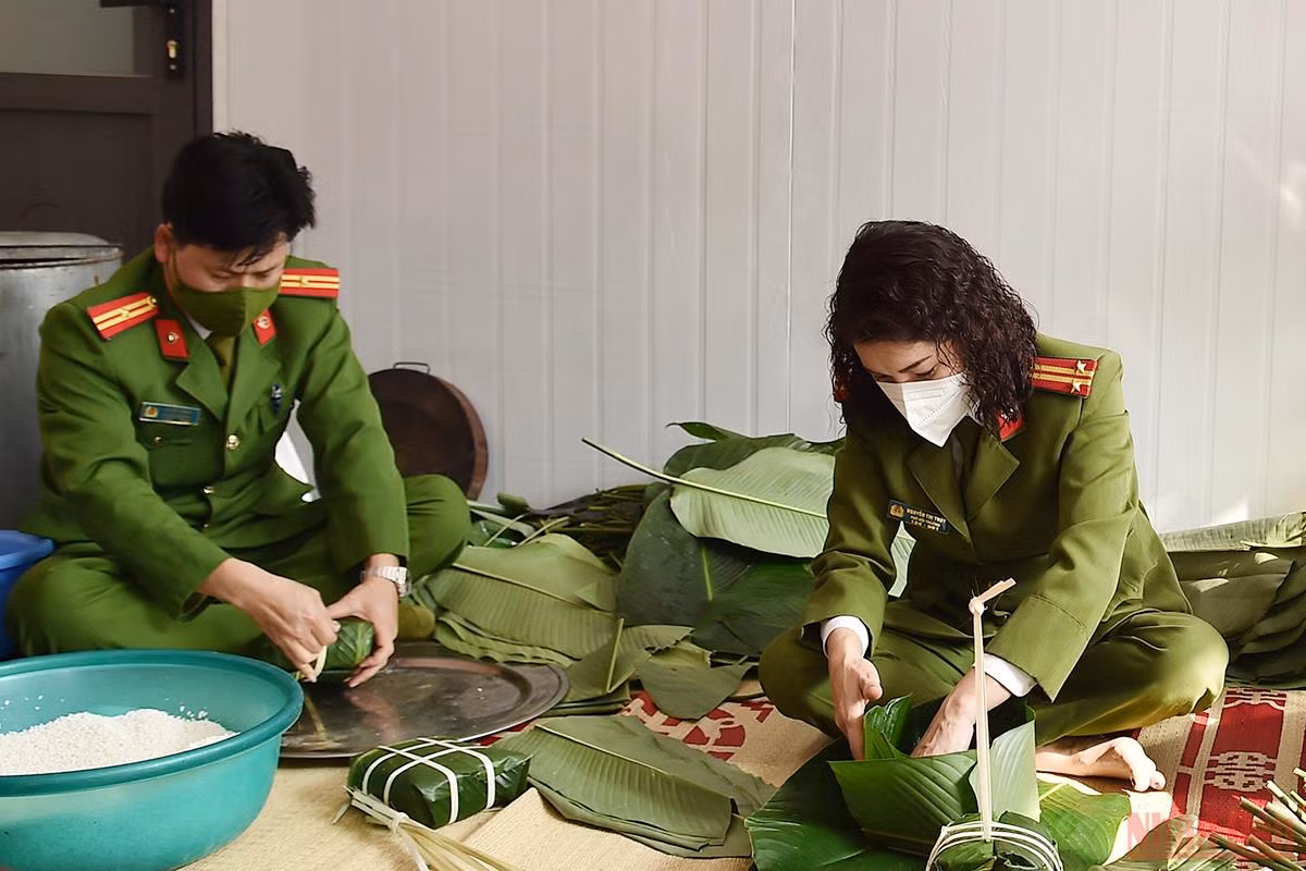 Những người lính đi cùng mùa xuân -1