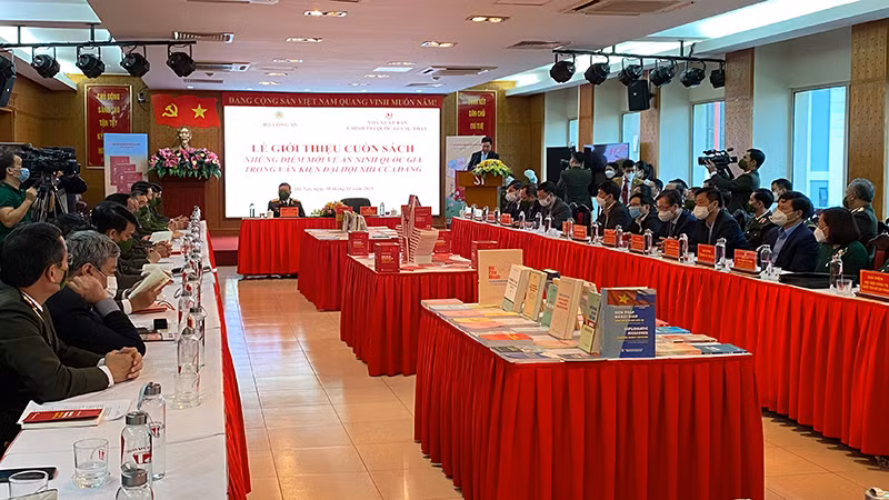 Giới thiệu cuốn sách về an ninh quốc gia do Bộ trưởng Công an Tô Lâm chủ biên -0