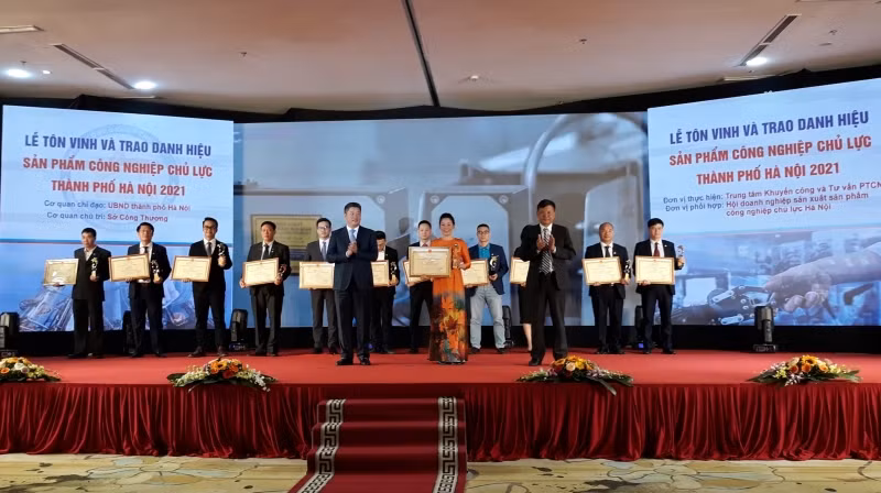 Tôn vinh 46 sản phẩm công nghiệp chủ lực thành phố Hà Nội năm 2021 -0