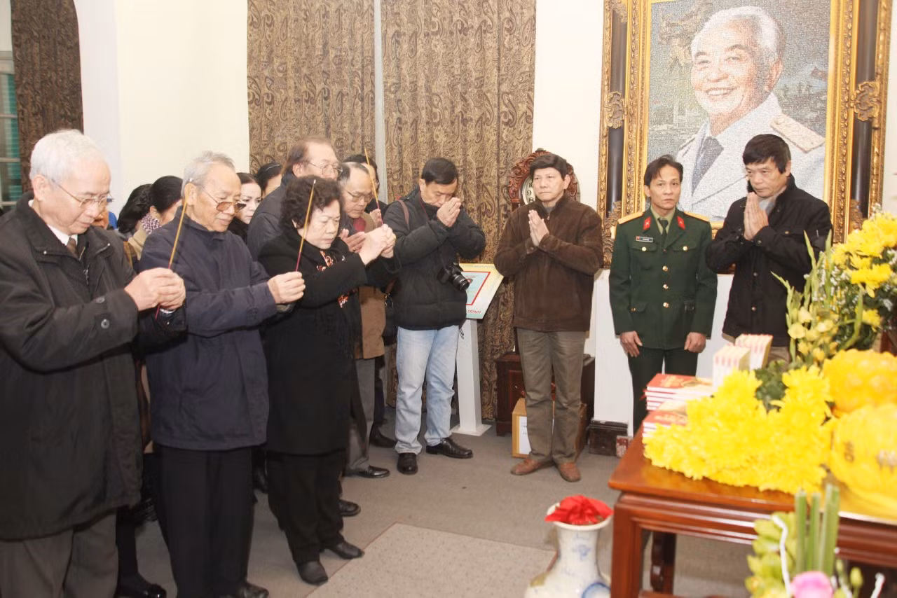 Triển lãm thơ diễn ca lịch sử “Theo dấu chân Đại tướng” nhân kỷ niệm 110 năm ngày sinh Đại tướng Võ Nguyên Giáp -8