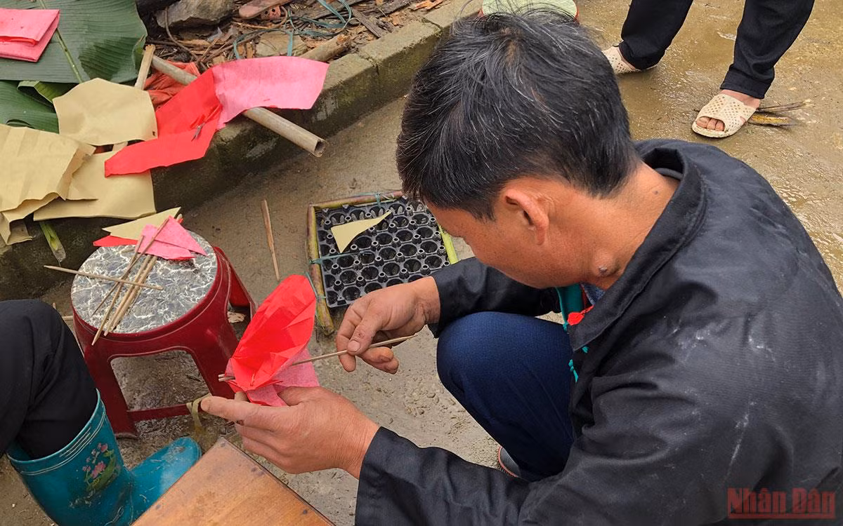 Vui nhộn lễ quét ma của người Phù Lá -0