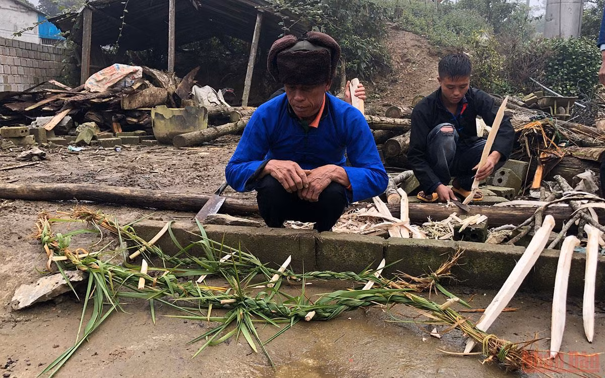 Vui nhộn lễ quét ma của người Phù Lá -0
