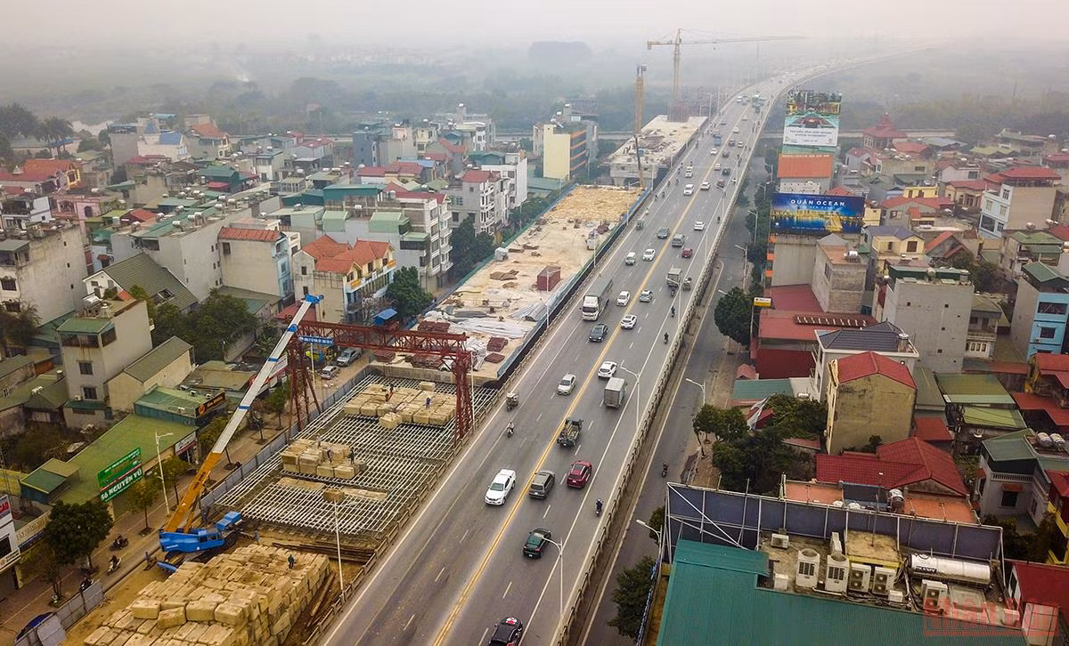 Đẩy nhanh tiến độ thi công cầu Vĩnh Tuy 2 trong năm 2022 -0