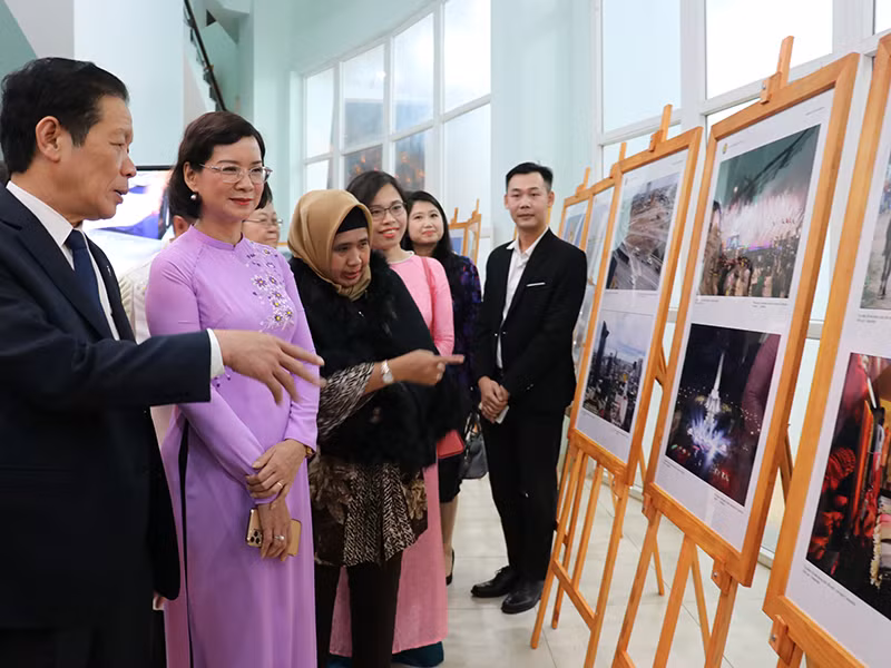 Triển lãm ảnh và phim phóng sự - tài liệu về cộng đồng ASEAN năm 2020 -0