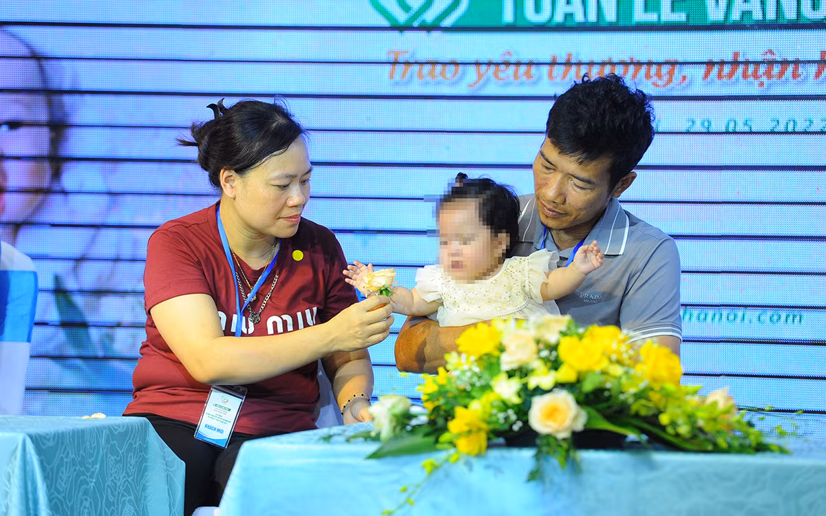 Hạnh phúc vỡ òa của những cặp vợ chồng hiếm muộn -0