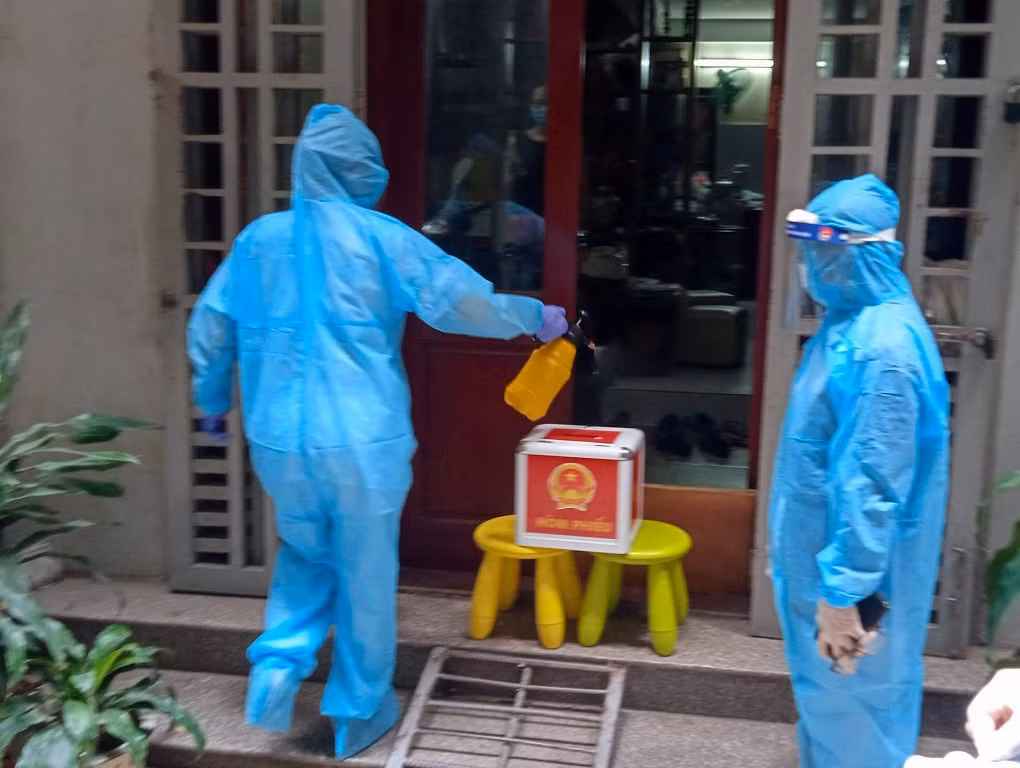 Hòm phiếu lưu động phục vụ cử tri ngày bầu cử -0