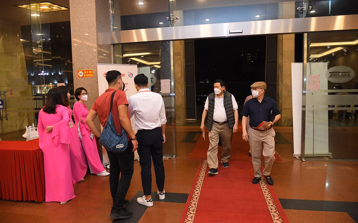 Đông đảo khán giả tham dự chương trình nghệ thuật “Chung một dòng sông” -0