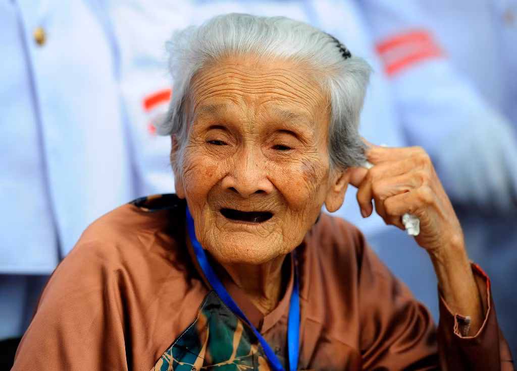 Mẹ về dự lễ -0