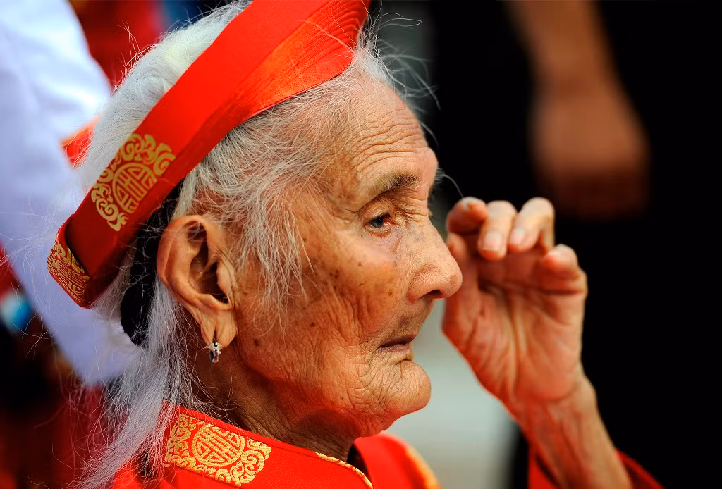 Mẹ về dự lễ -0