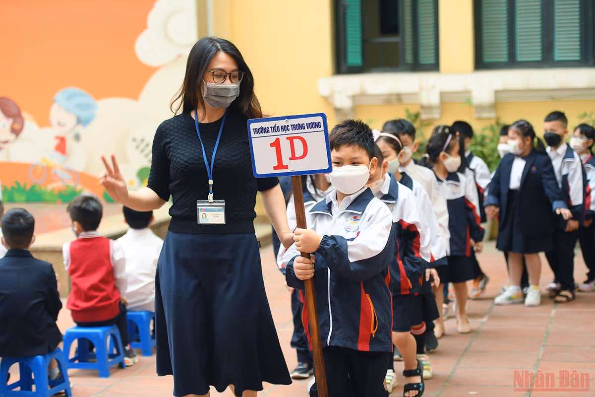 “Ngày đầu tiên” đến trường của học sinh lớp 1 tại Hà Nội -0