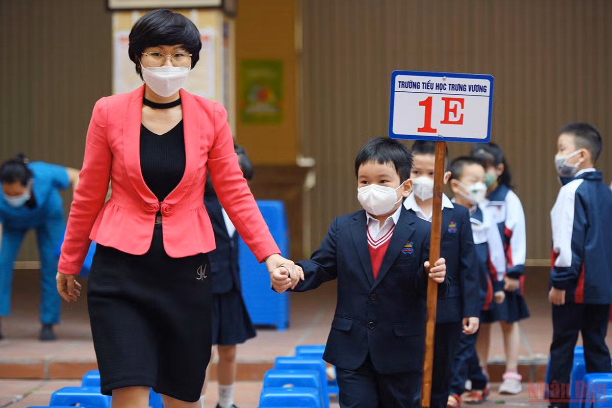 “Ngày đầu tiên” đến trường của học sinh lớp 1 tại Hà Nội -0