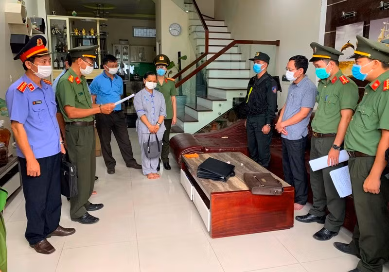 Bắt giam Chánh Văn phòng Cảng hàng không quốc tế Phú Bài tham ô 5 tỷ đồng -0
