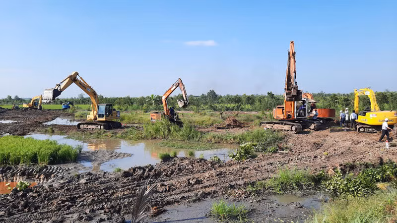 Bộ trưởng Nguyễn Văn Thể thăm công trình cao tốc Mỹ Thuận-Cần Thơ -0